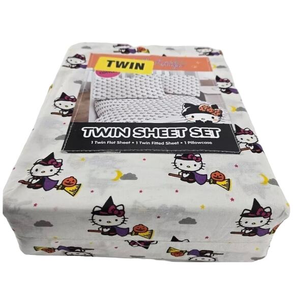 Hello Kitty Witch on Broom Halloween Twin Sheet Set NEW - Picture 2 of 3